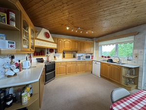 KITCHEN/BREAKFAST ROOM- click for photo gallery